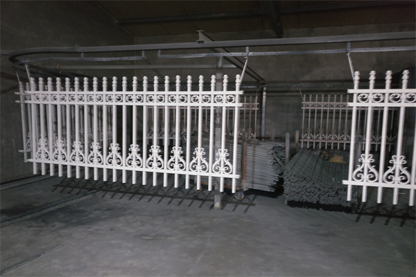 内蒙古铁艺护栏价格|呼和浩特铁艺护栏定制|包头铁艺护栏安装